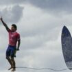 Surf aux JO 2024 : la photo de Gabriel Medina en lévitation, signée Jérôme Brouillet, est déjà iconique