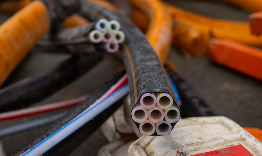 Réseaux de fibres optiques sabotés : un tag anti-déchets nucléaires retrouvé dans la Meuse