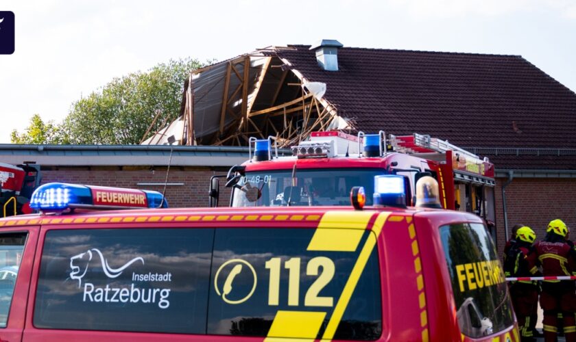 Leichtverletzte in Supermarkt: Erst knackte es, dann stürzte das Dach ein