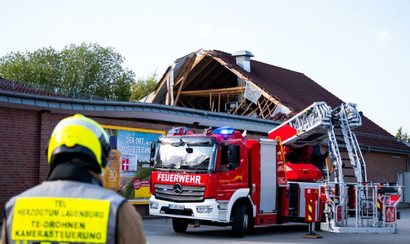 Supermarktdach eingestürzt – Drohnen suchen nach weiteren Verletzten