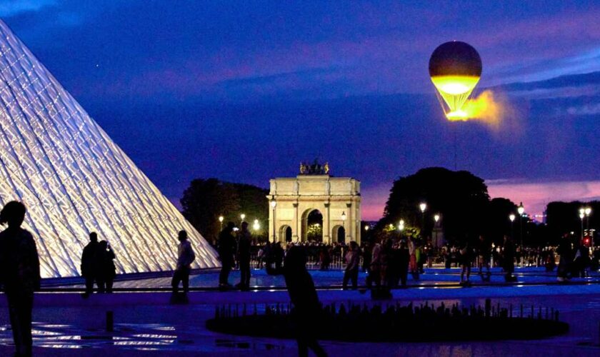 Une flamme olympique électrique : “Paris a inventé un monument d’un nouveau genre”