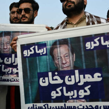 Au Pakistan, Imran Khan est “enfermé comme un terroriste” depuis bientôt un an