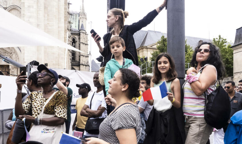 « Aujourd’hui, on est vraiment fiers d’être dyonisiens » : jour de fête à Saint-Denis pour le dernier relais de la flamme