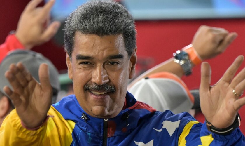 Le président sortant Nicolas Maduro a été réélu pour un troisième mandat à la tête du Venezuela, a annoncé dimanche soir le Conseil national électoral (CNE).