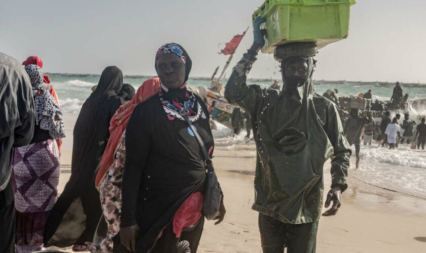 En Mauritanie, ces nomades du désert ont quitté l’élevage pour la pêche