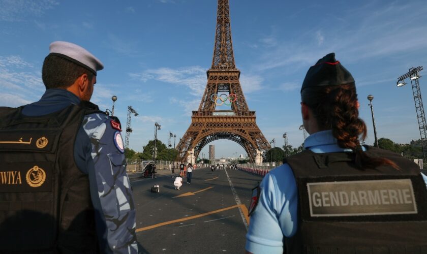 "Faire d’Emily in Paris une réalité" : les JO de Paris, une opportunité pour le "soft power" français