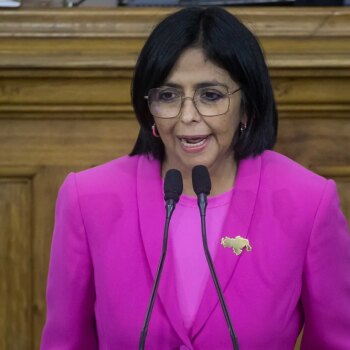 Delcy Rodríguez herida al caerle un árbol encima tras el paso del huracán Beryl