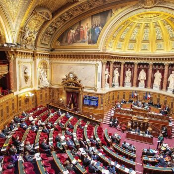 Face à une Assemblée sans majorité, le Sénat veut peser sur la rentrée politique