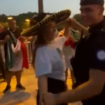 JO Paris 2024 : quand une supportrice mexicaine invite un policier à danser devant l’Arc de Triomphe