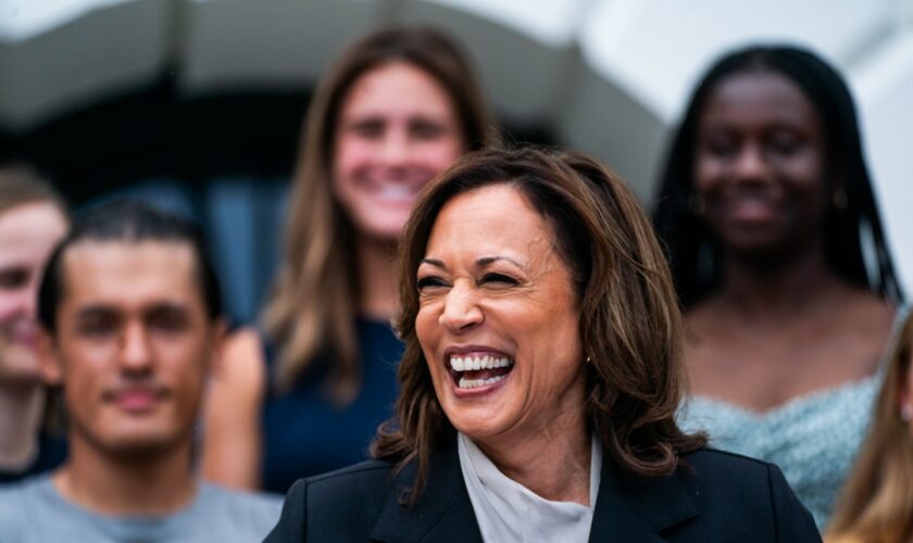 Kamala Harris’s powerful laughter in the face of weirdness