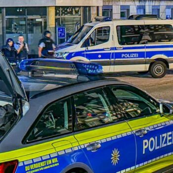 In Weingarten gibt es einen größeren Polizeieinsatz mit einem Hubschrauber, weil eine Frau wohl getötet worden ist. Foto: Fabian