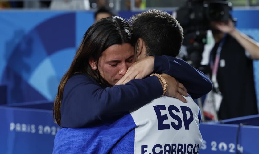 La intrahistoria del bronce de Fran 'Pinchito' Garrigós: la ausencia de Pedro Sánchez, el beso de Ana y "mensajes desagradables" desde Japón