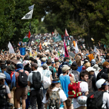 Manifestation anti-bassines : les organisateurs se disent « fiers » d’un rassemblement « massif »