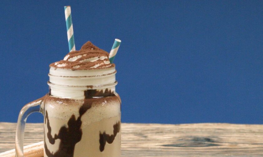 Milchshake-Rezept: Köstlicher Shake: Für dieses Tiramisu brauchen Sie einen Trinkhalm