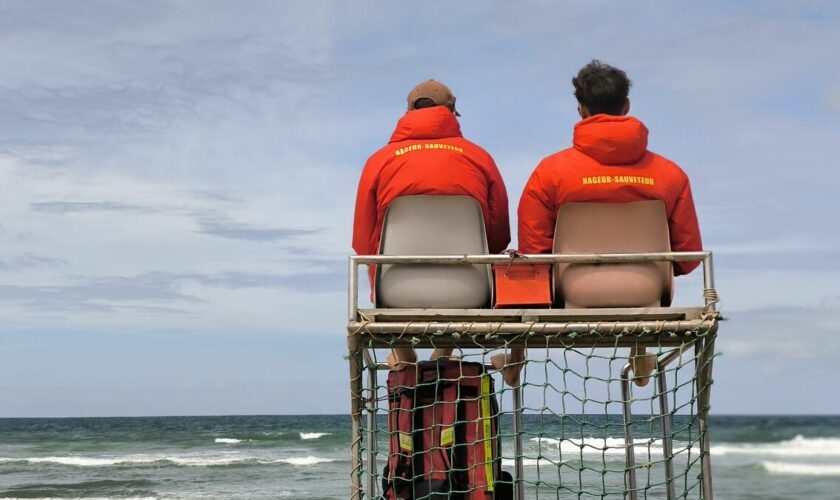 Mobilisés à Paris pendant les JO, les CRS-sauveteurs ne surveilleront pas les plages de l’Atlantique cet été