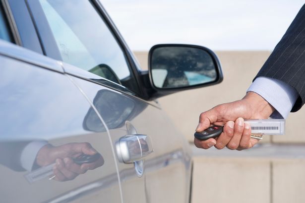 Motorists discover little-known 10-second trick to make parking your car easier