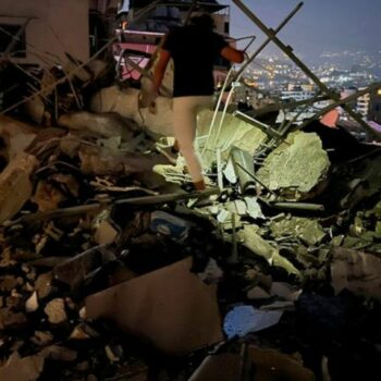 Israel hat nach dem Raketenangriff auf die Golanhöhen einen Vorort von Beirut angegriffen. Foto: Hussein Malla/AP/dpa