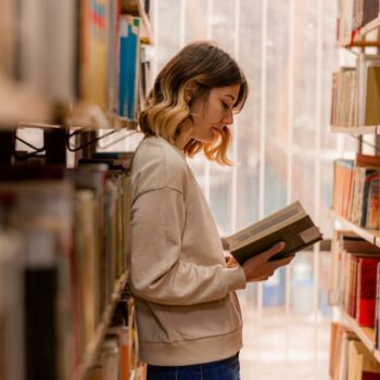 Notre sélection de livres de poche à emporter en vacances cet été