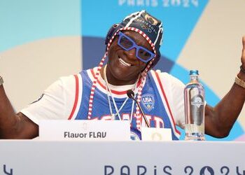 Olympische Spiele 2024: Flavor Flav sponsert die US-Wasserballerinnen