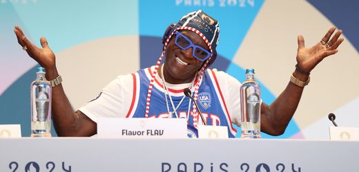 Olympische Spiele 2024: Flavor Flav sponsert die US-Wasserballerinnen