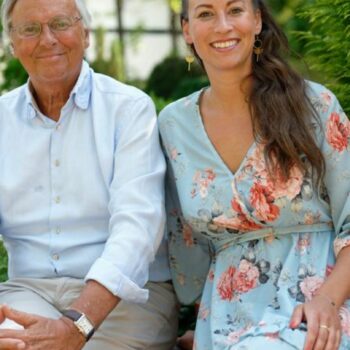 Caroline Bosbach sitzt neben ihrem Vater Wolfgang, kurz vor dessen 70. Geburtstag im Juni 2022. Nun will sie für den Bundestag k