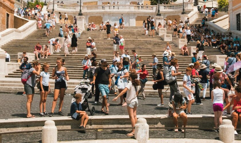 Qu'est-ce qui explique que les touristes se comportent plus mal que jamais?