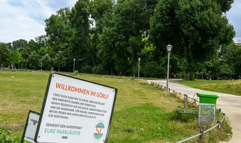 Die Wege durch den Görlitzer Park werden von vielen Anwohnern genutzt. (Archivbild) Foto: Jens Kalaene/dpa