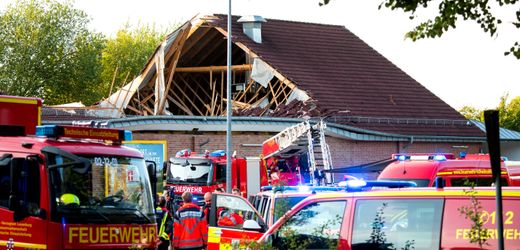 Ratzeburg in Schleswig-Holstein: Supermarktdach stürzt ein – zwölf Verletzte