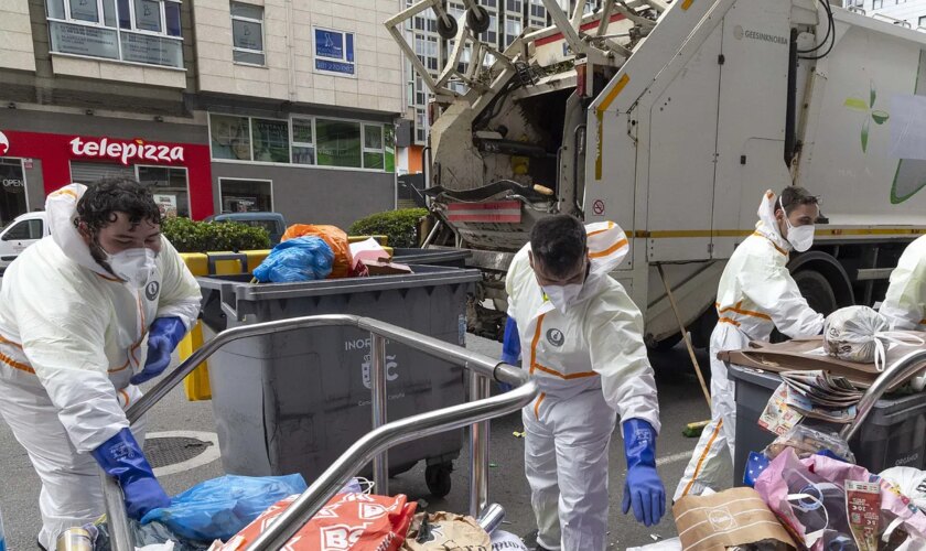 Reactivada la limpieza de basura de A Coruña un mes después