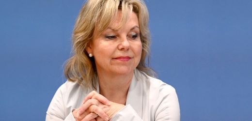 Sabine Döring klagt gegen das Bildungsministerium