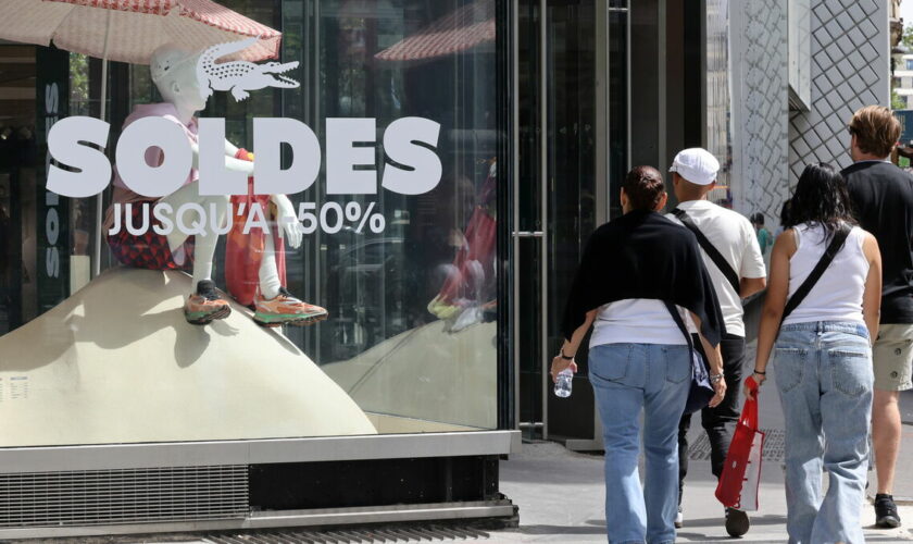 Soldes d’été 2024 : des « promotions choc » et une météo presque estivale à la rescousse des commerçants