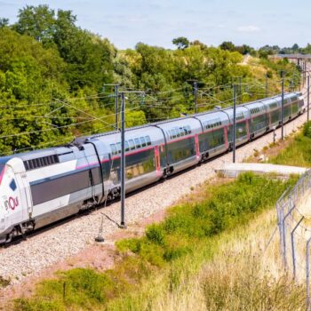 Un TGV stressé d’arriver à l’heure pour son premier jour