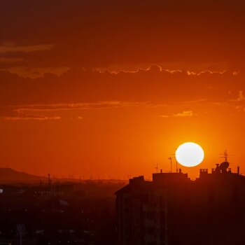 Un martes estable con ascenso de temperaturas que traen la primera ola de calor