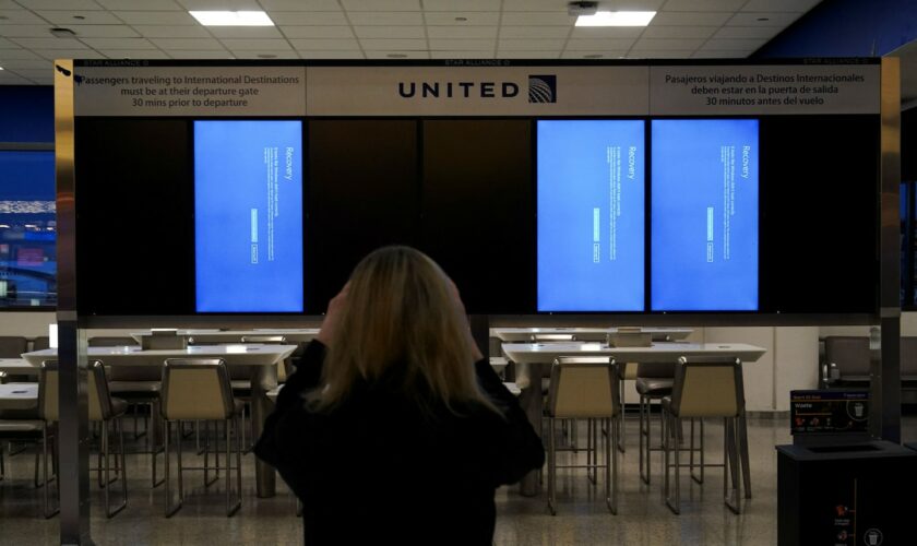 What caused the Windows outages affecting flights, companies around the world