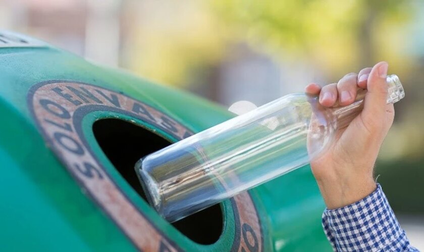 ¿Sabes cuál es el impacto ambiental de reciclar 10 botellas de vidrio?