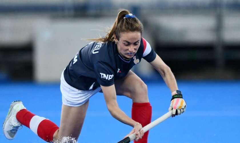 Pour la première fois depuis 1972, l’équipe de France participera aux Jeux olympiques de Paris. Chez les femmes, c'est Emma Ponthieu qui portera le brassard de capitaine dès ce samedi.