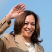 La vice-présidente américaine Kamala Harris le 27 juillet 2024 à l'aéroport de Westfield, dans le Massachusetts