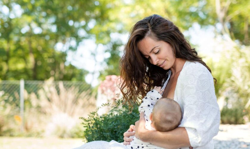 Expert tips for breastfeeding in hot weather