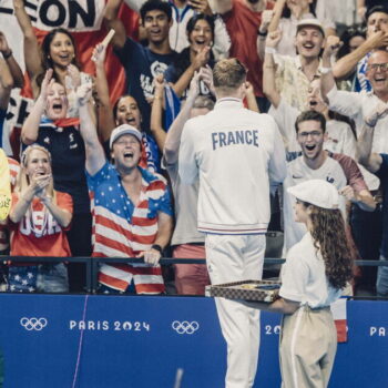 Victoires de Léon Marchand aux JO de Paris 2024 : «On vibre tous ensemble et ça fait du bien»