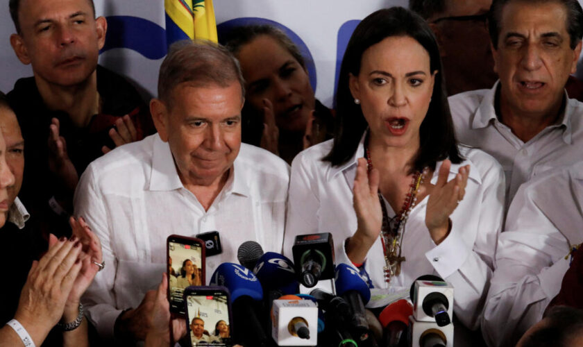 La cheffe de l'opposition du Venezuela dit être "cachée" et "craindre pour sa vie"