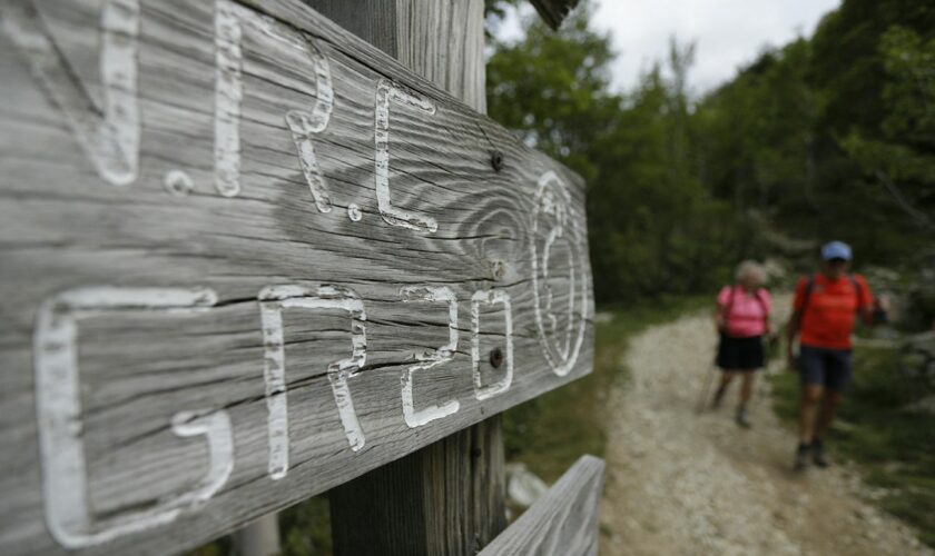 Trois départements en vigilance orange et 13 en alerte canicule vendredi