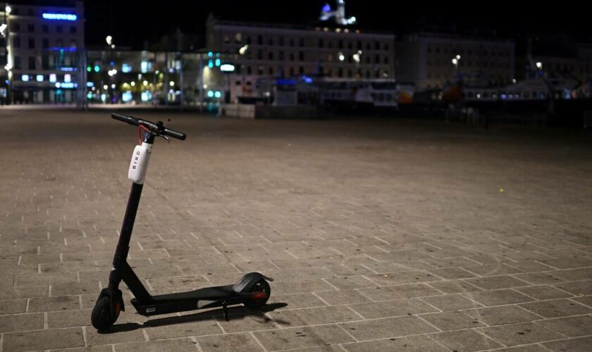 Marseille : un policier percute deux jeunes à trottinette avant de prendre la fuite