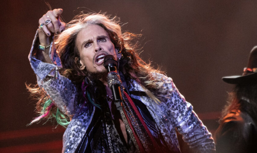 Aerosmith annule la fin de sa tournée d’adieu, Steven Tyler souffre toujours des cordes vocales