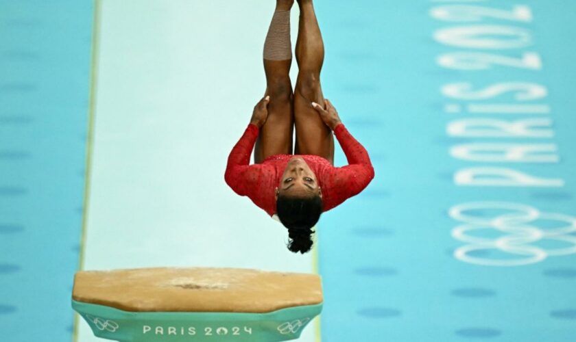 Simone Biles remporte sa 3e médaille d’or aux JO de Paris en gymnastique, au saut de cheval