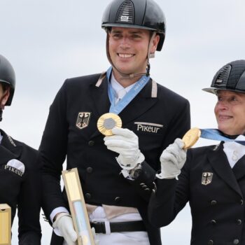 Nach Herzschlagfinale: Deutsche Dressurreiter gewinnen Olympia-Gold