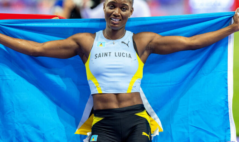 Avec sa victoire sur le 100 mètres, Julien Alfred a écrit l’histoire de son pays