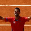 Novak Djokovic weint nach seinem Olympia-Coup hemmumgslos auf dem Platz