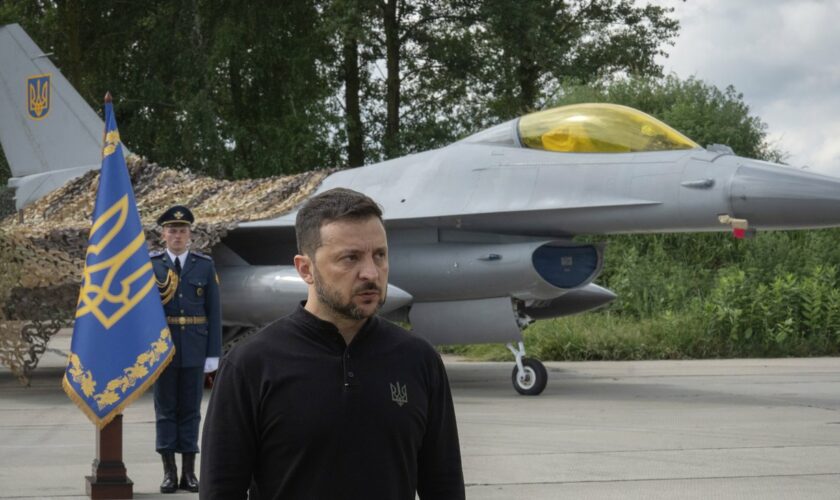 Krieg in der Ukraine: Selenskyj kündigt erstmaligen Einsatz von westlichen F-16-Kampfjets an