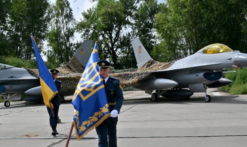 Guerre en Ukraine : Kiev a reçu ses premiers avions F-16