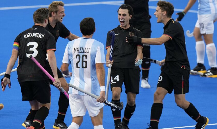 Herren-Hockey: Hockey-Männer ziehen nach Sieg gegen Argentinien ins Halbfinale ein